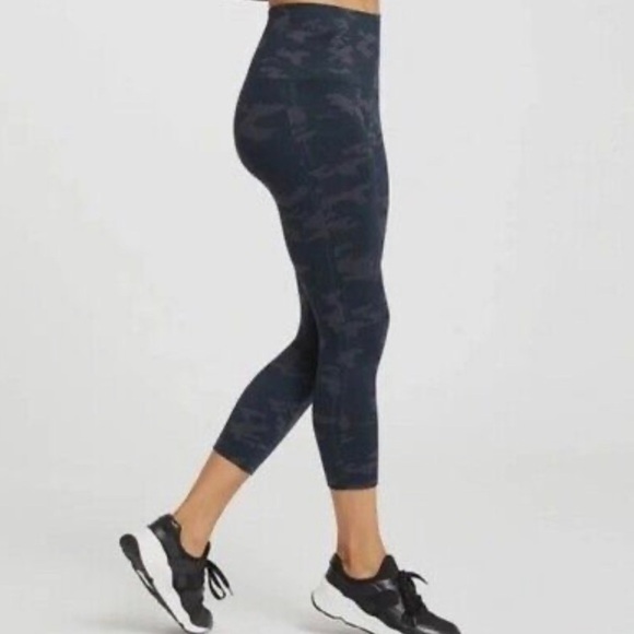 Spanx Camo Cropped Lamn Leggings women’s size L large - Picture 1 of 3